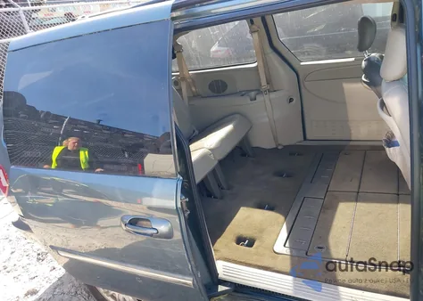 2006 Chrysler Town & Country Touring from USA, damaged, VIN 2A4GP54L66R796595